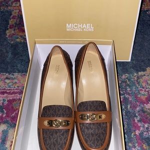 Michael Kors Jackie Mid Loaders in Brown Luggage, Size 10M.